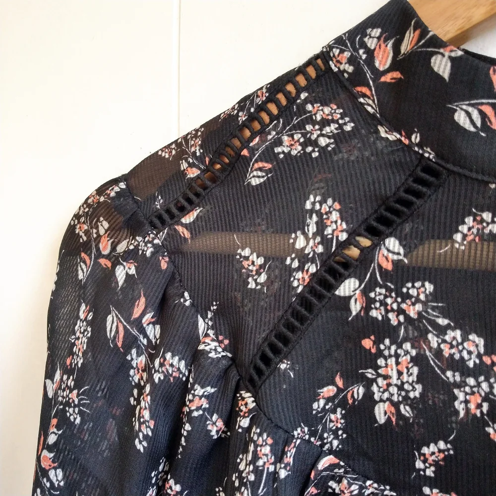 Ann Taylor ladder button hole
